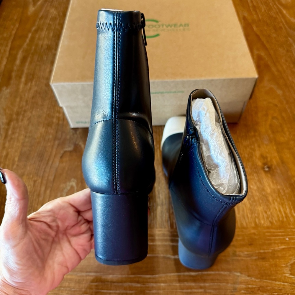 NIB navy & ivory BC Footwear Told Ya So short boots 8.5M - Picture 7 of 14